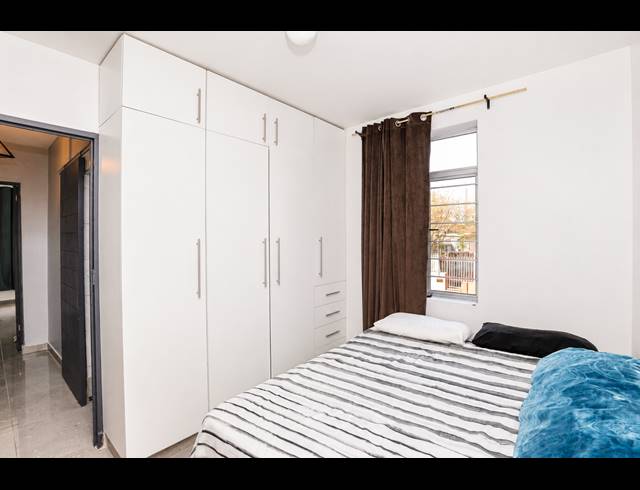 2 BEDROOM APARTMENT FOR SALE IN ESSENWOOD